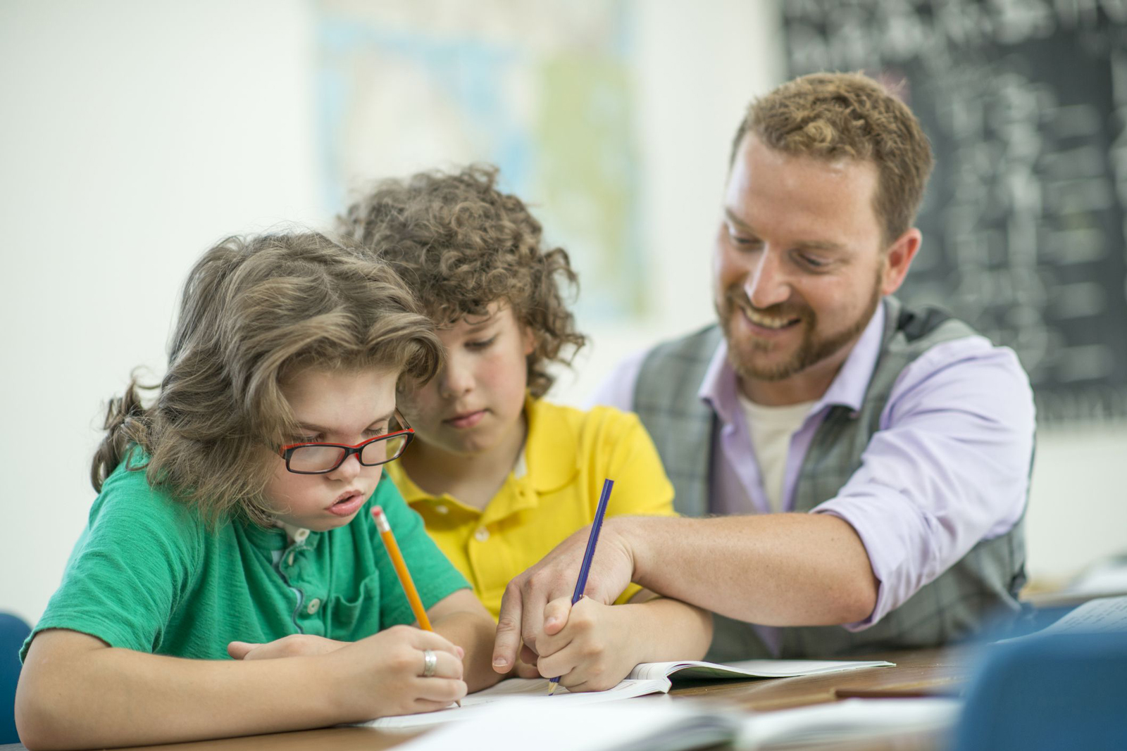 devenir assistant d'éducation - assistant education fiche métier