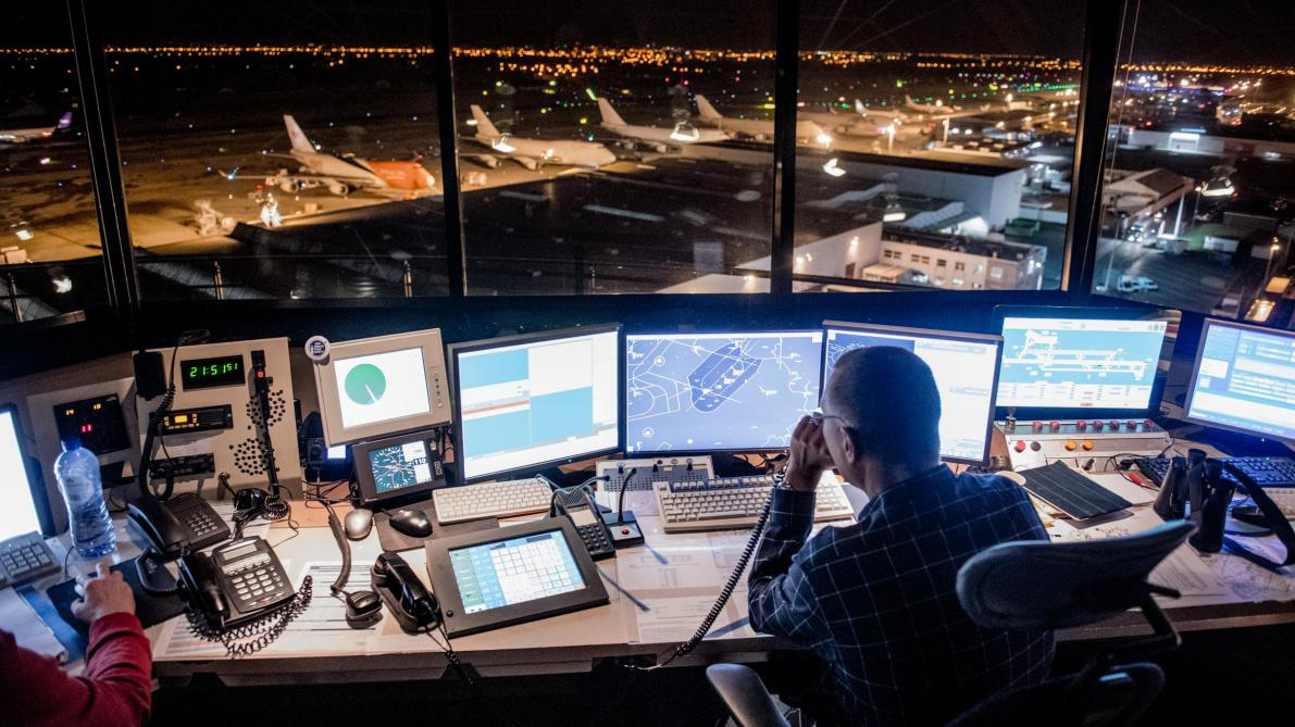 Devenir Contrôleur Aérien, assurer le trafic des airs