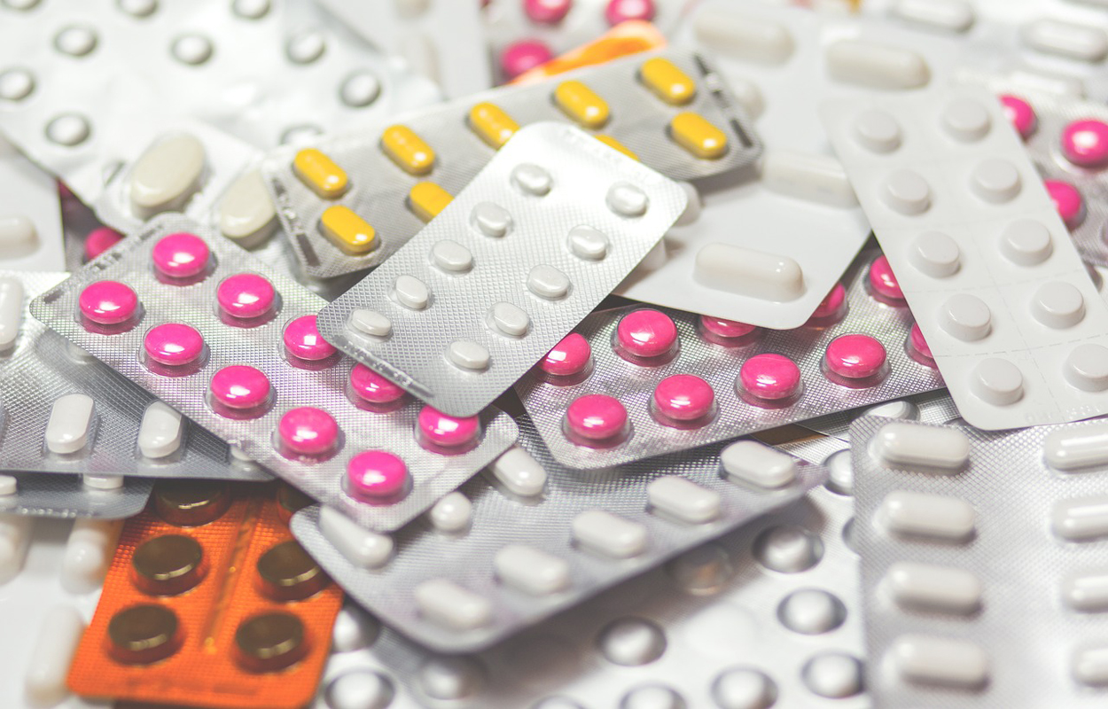 Devenir Preparatrice En Pharmacie Fiche Metier Formation Salaire Debouches