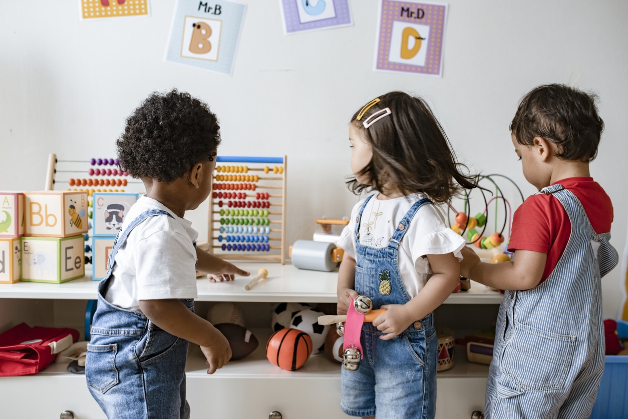 Devenir ATSEM pour travailler avec les enfants