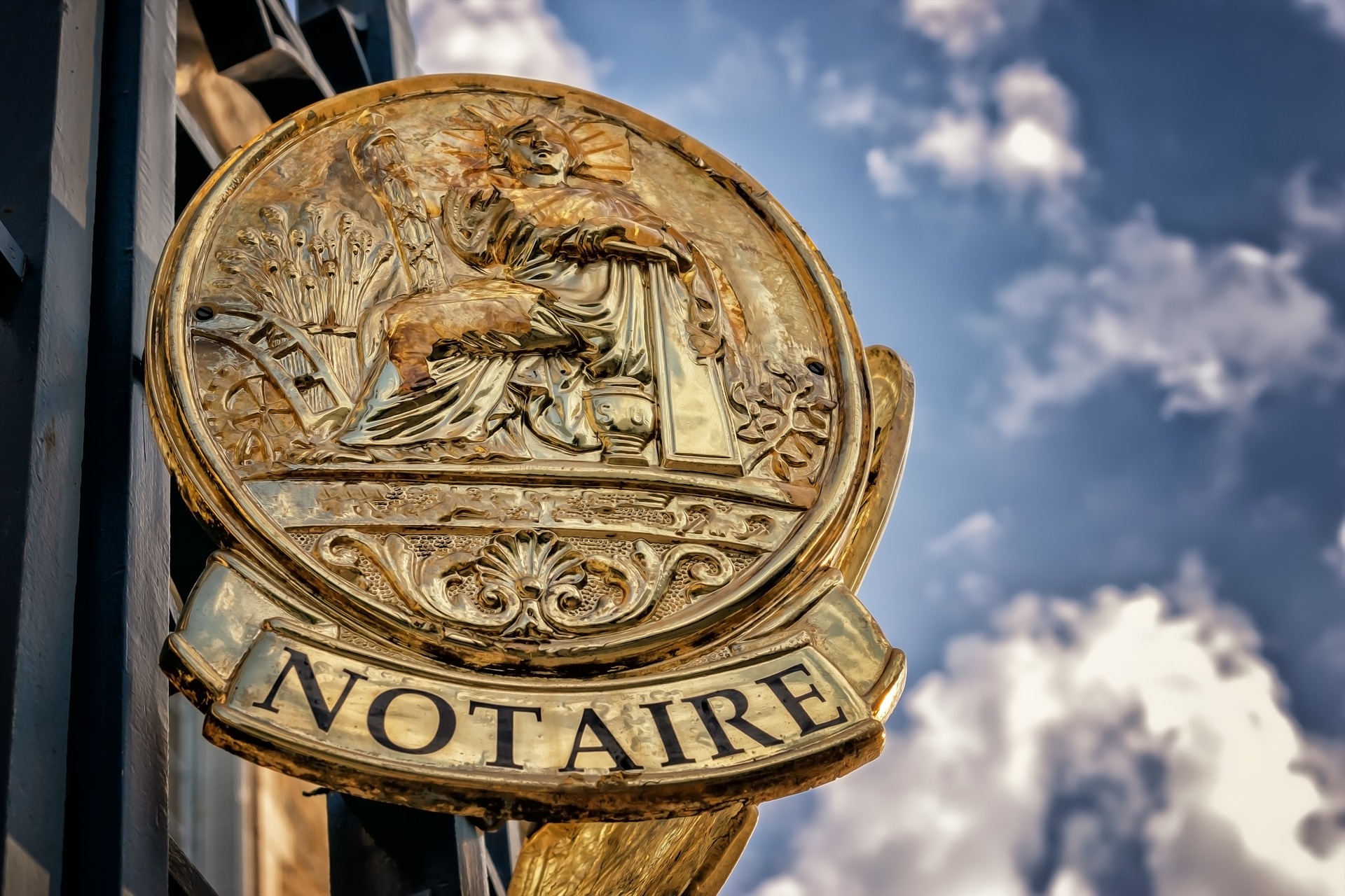 Devenir notaire : formation, salaire, débouchés et fiche métier