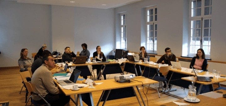Devenir formateur : quels sont les avantages et démarches ?