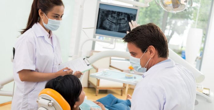 Devenir orthodontiste, un métier au service de votre santé dentaire