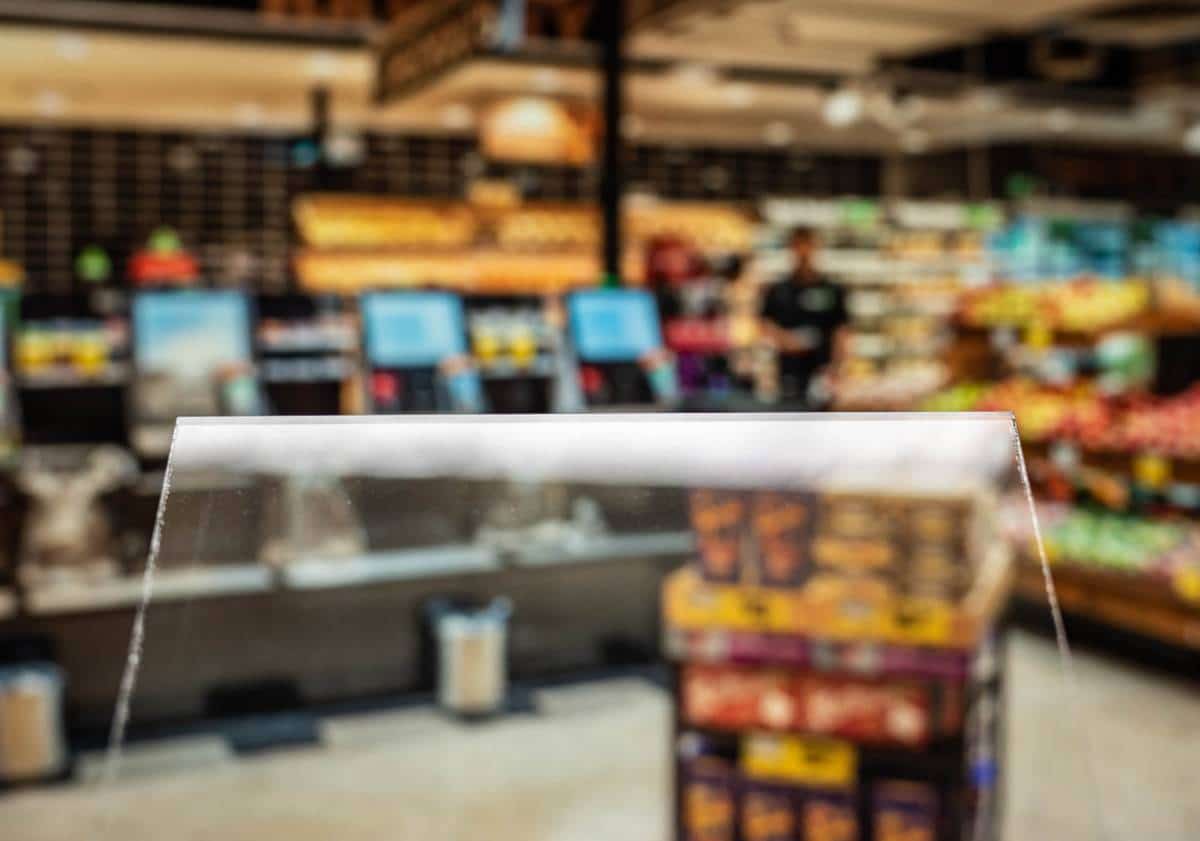 Le présentoir en Plexiglas, pour qui ?