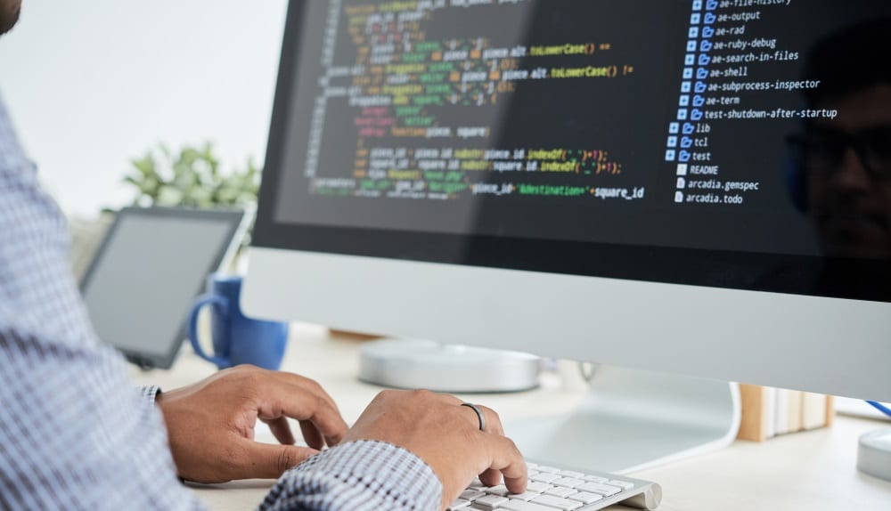 Choisir une formation développeur web en ligne ou à distance : les pour et les contre