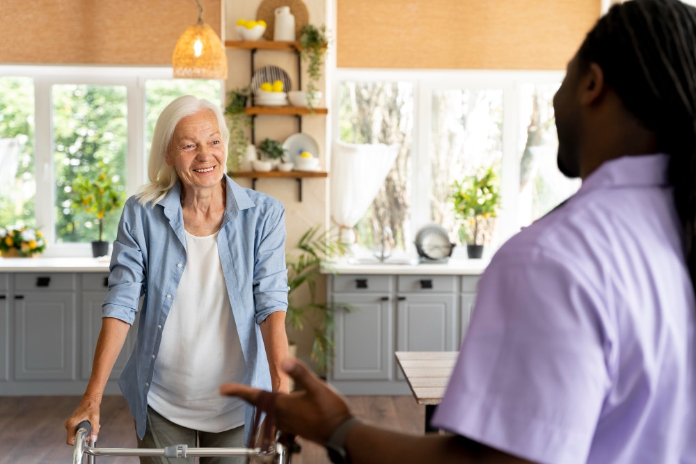 Développez votre activité d’aide à domicile grâce à la franchise service à la personne