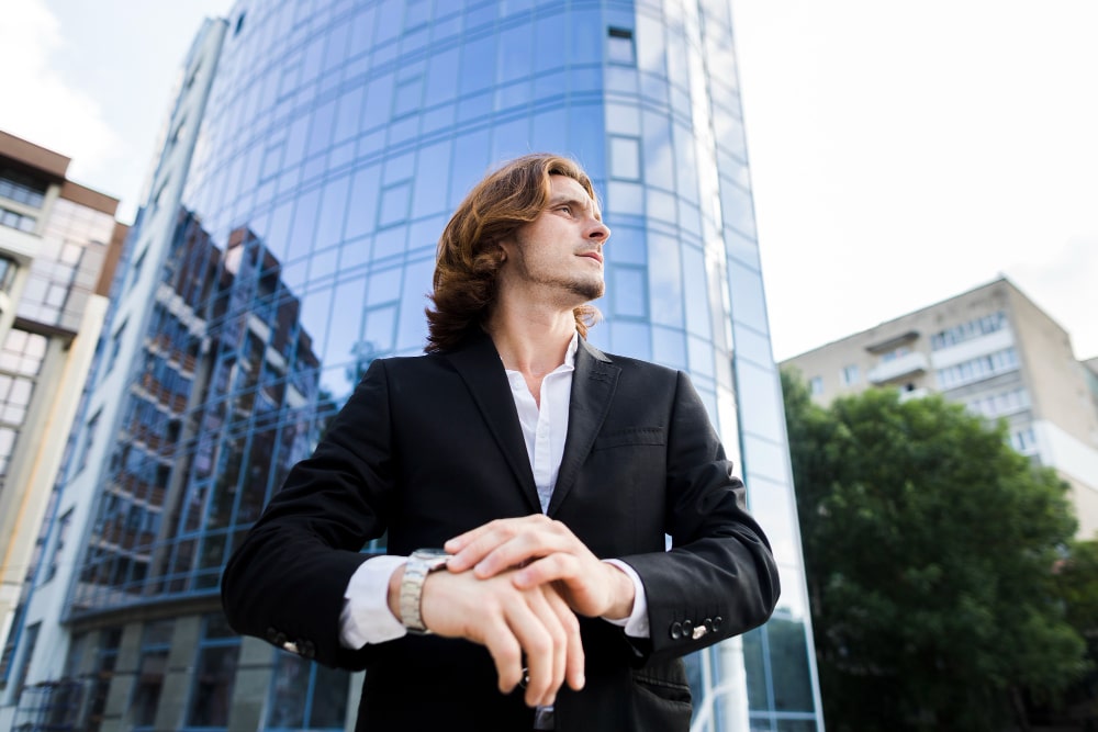 Auto-entrepreneur et holding : quand et comment structurer son activité pour optimiser
